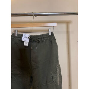 - AE Men's Flex Relaxed Green Cargo Flex Pants - Size Medium -